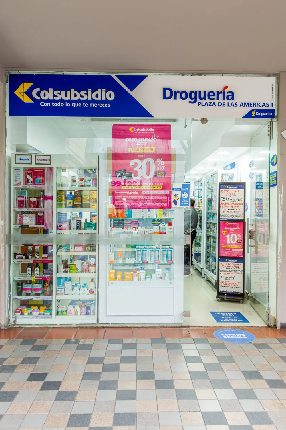 Horarios de atención de la droguería de Colsubsidio