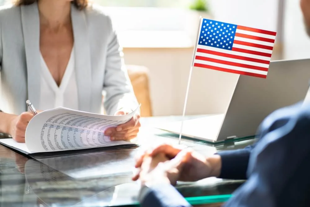 Descubre los Requisitos Esenciales para Emigrar a Estados Unidos como Profesional Cualificado